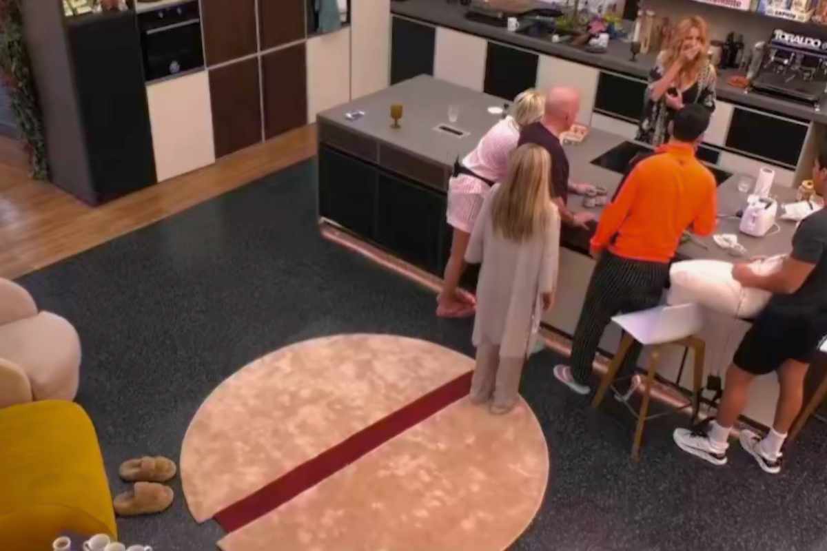 GF Vip, paura nella Casa: rischio incendio nella notte