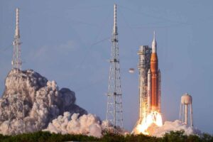 Artemis II è partita: l’umanità torna verso la Luna dopo 50 anni e punta già a battere ogni record