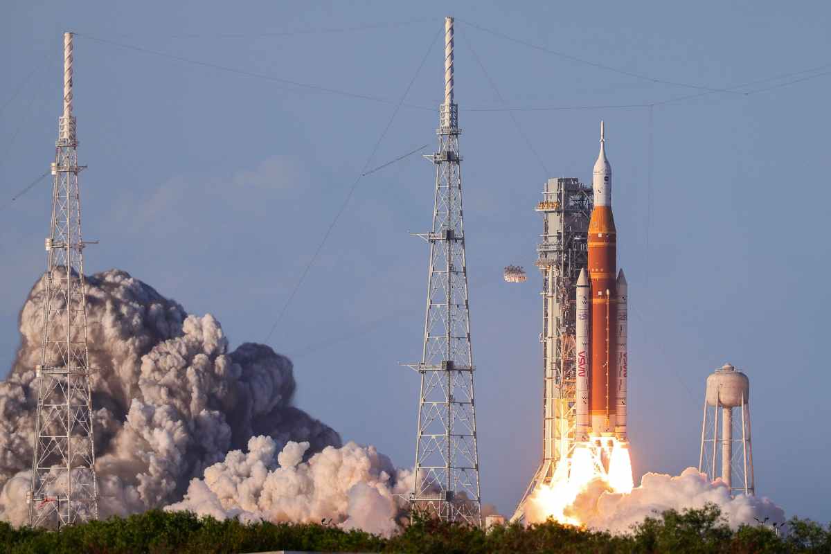 Artemis II è partita: l’umanità torna verso la Luna dopo 50 anni e punta già a battere ogni record