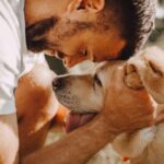 Cani e uomini, la verità che cambia tutto: il DNA riscrive l’origine della loro amicizia