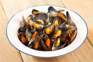 Epatite A, allarme in Italia: cibi a rischio e sintomi da non ignorare mai