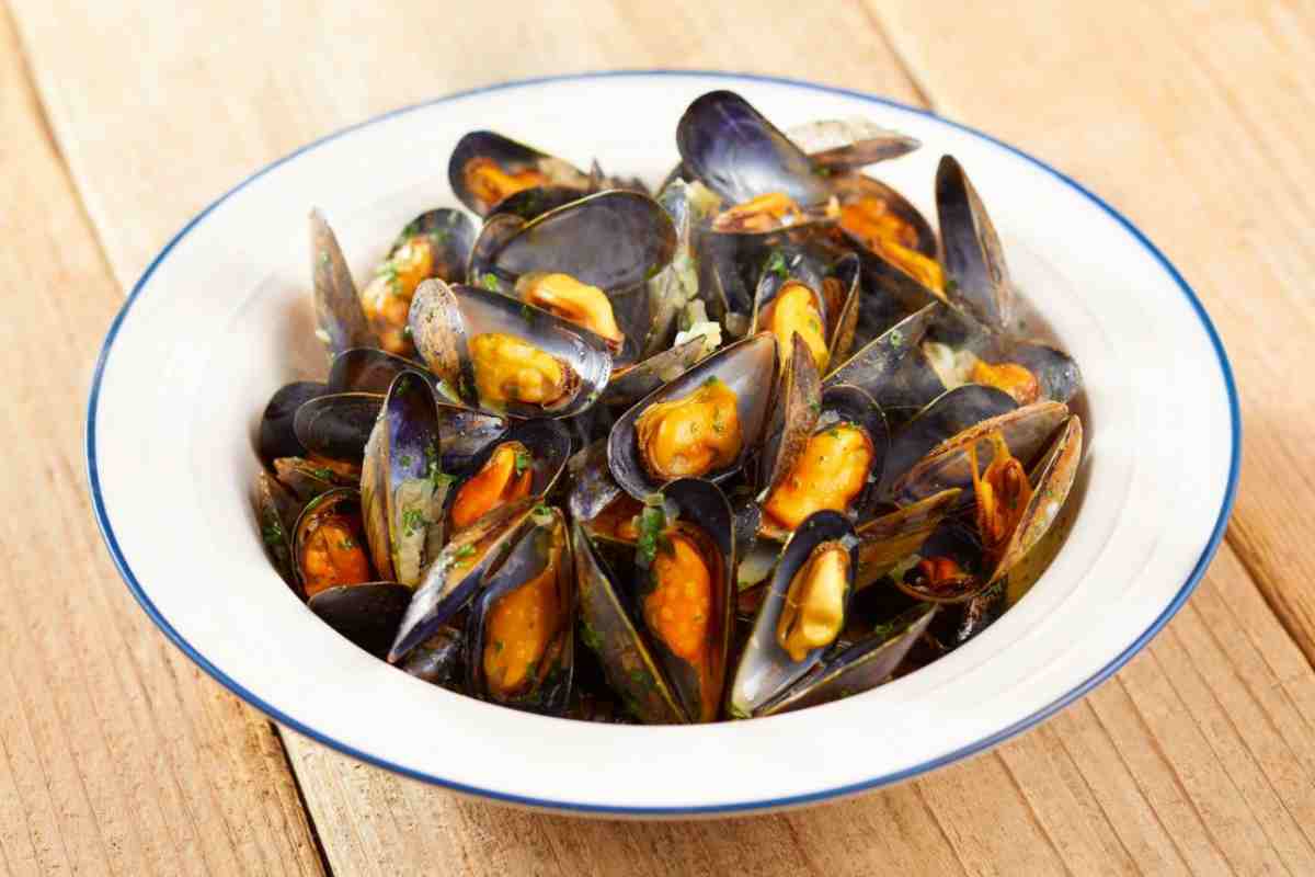 Epatite A, allarme in Italia: cibi a rischio e sintomi da non ignorare mai