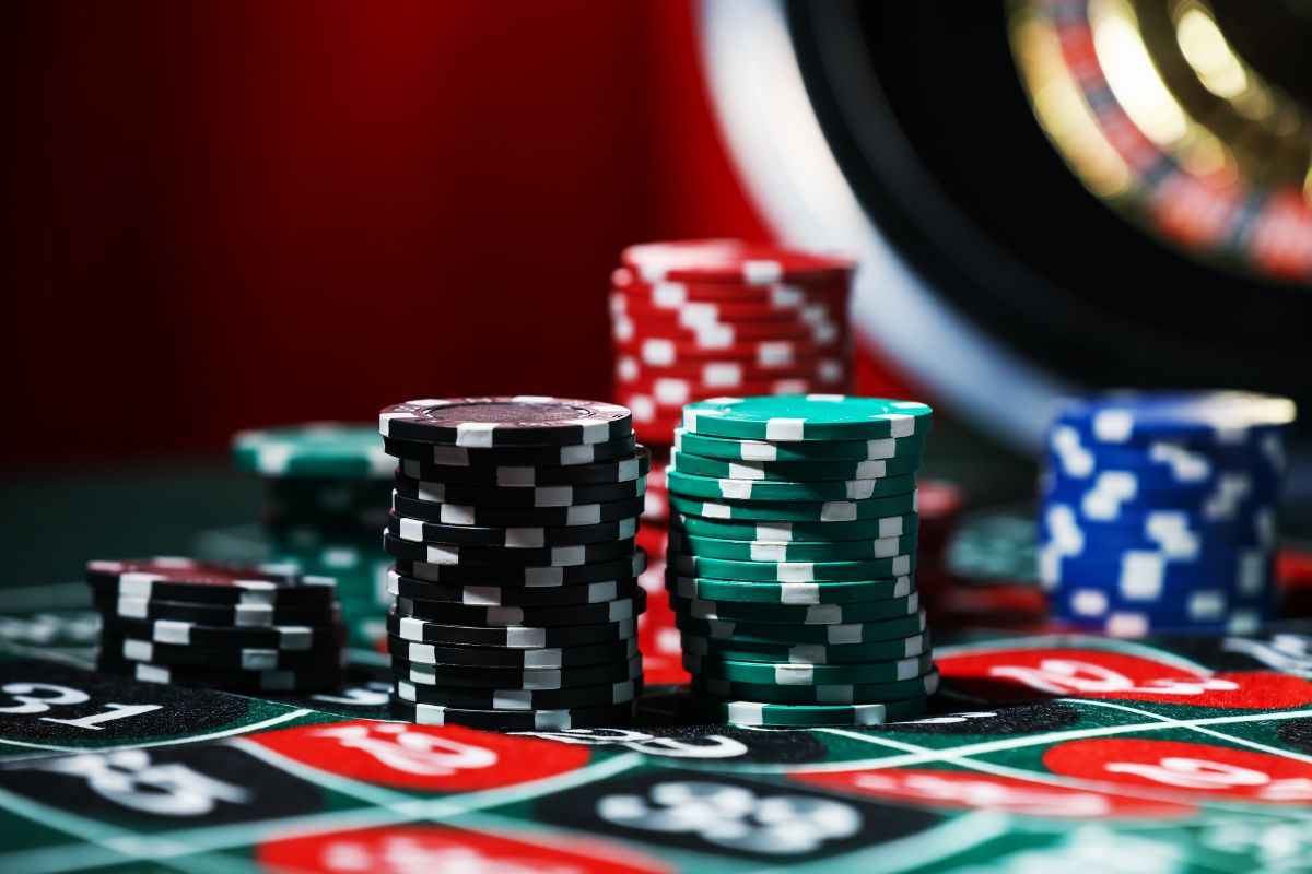 Altro che passatempo moderno: il gioco d’azzardo esiste da 12.000 anni e cambia tutto quello che sappiamo