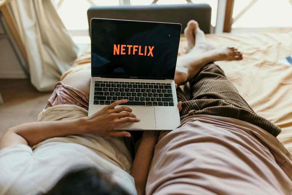 Netflix nei guai: aumenti illegittimi e rimborsi fino a 500 euro, cosa cambia per milioni di utenti